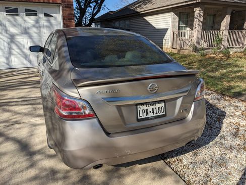 Used 2015 Nissan Altima 2.5 S w/ Special Edition Package image 2