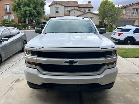 Used 2018 Chevrolet Silverado 1500 Custom w/ Custom Value Package image 17