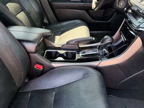 Used 2017 Honda Accord Sport Special Edition image 12