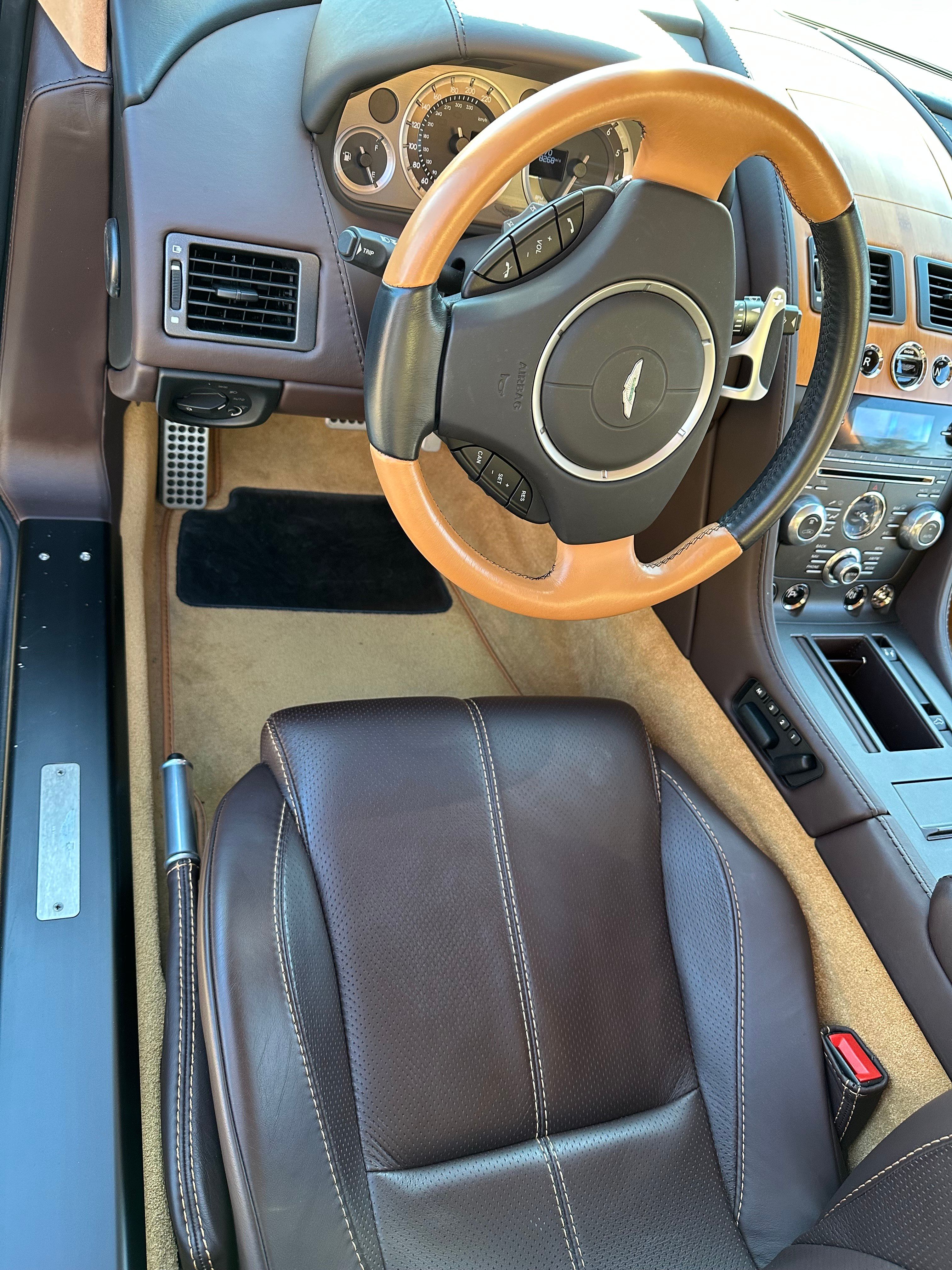 Used 2013 Aston Martin V8 Vantage Roadster RWD image 8