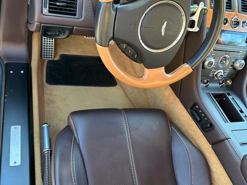 Used 2013 Aston Martin V8 Vantage Roadster image 8