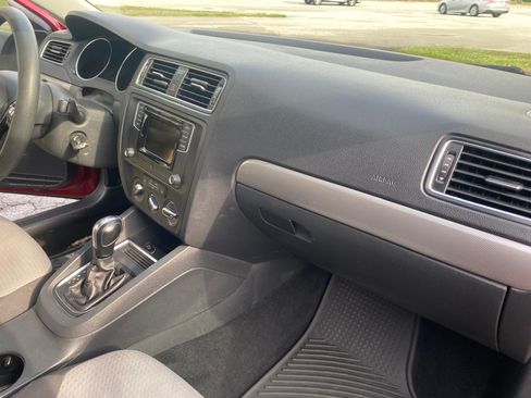 Used 2017 Volkswagen Jetta S image 15