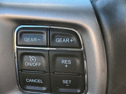 Used 2018 RAM 1500 Laramie AWD/4WD image 15