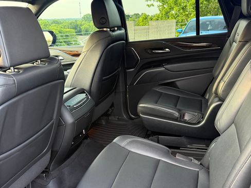 Used 2024 Cadillac Escalade Luxury w/ LPO, Floor Liner Package AWD/4WD image 17