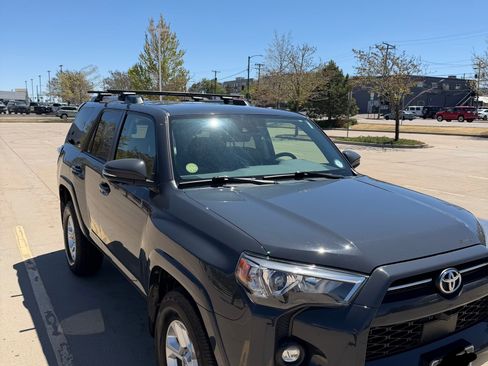 Used 2024 Toyota 4Runner SR5 Premium w/ SR5 Premium Package AWD/4WD image 2