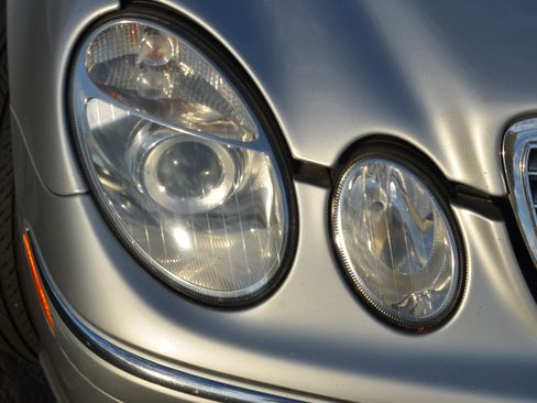 Used 2005 Mercedes-Benz E 320 CDI Sedan image 11