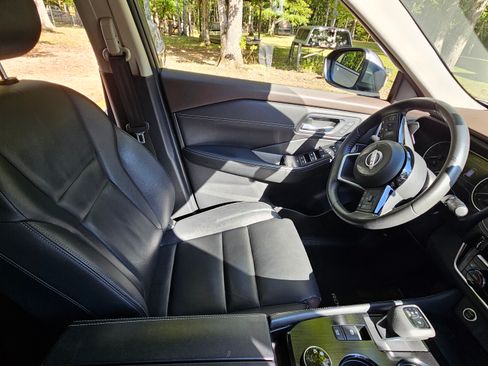 Used 2023 Nissan Rogue SL image 17