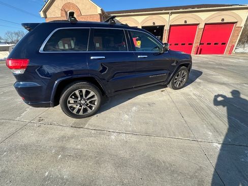Used 2017 Jeep Grand Cherokee Overland image 5