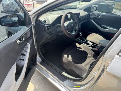 Used 2022 Hyundai Ioniq SEL image 8