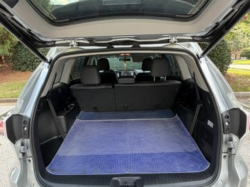 Used 2016 Toyota Highlander Plus FWD image 8