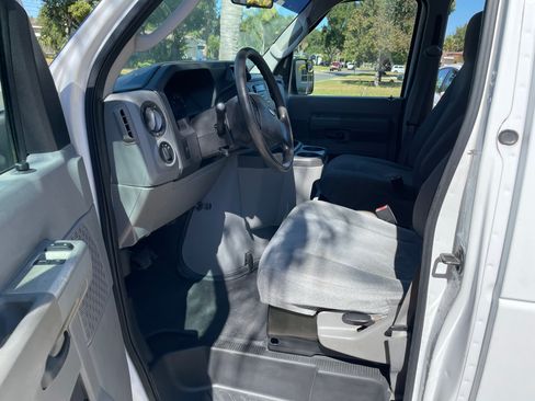 Used 2010 Ford E-250 and Econoline 250 image 18