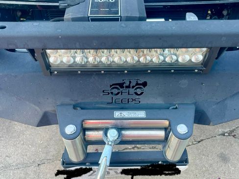 Used 2022 Jeep Gladiator Sport image 12