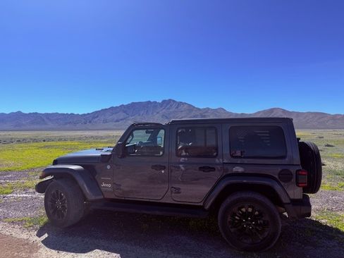 Used 2021 Jeep Wrangler Unlimited Sahara image 3