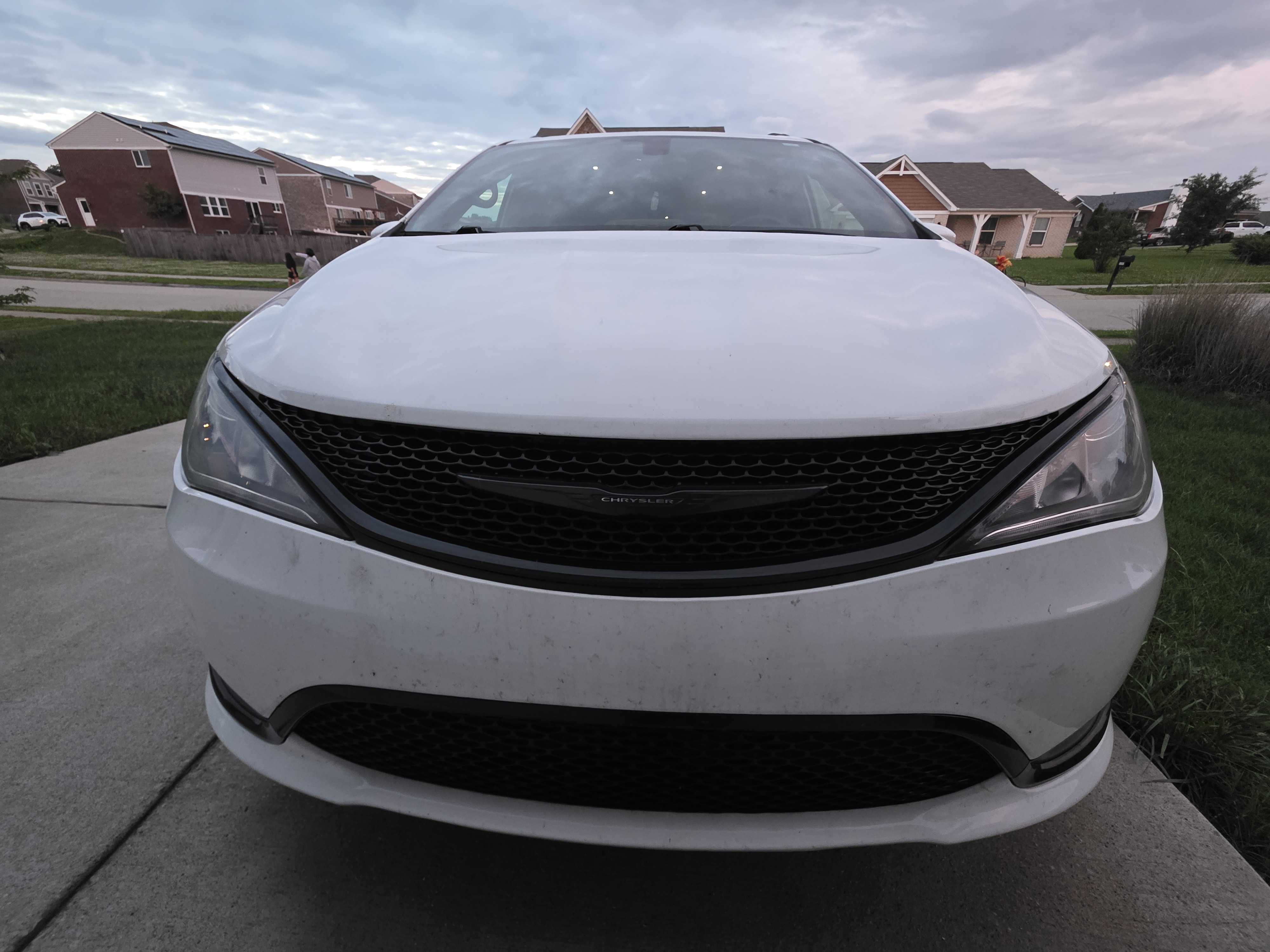Used 2018 Chrysler Pacifica Touring-L Plus w/ S Appearance Package FWD image 4
