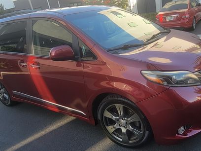 Used 2017 Toyota Sienna SE Premium