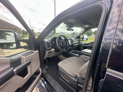Used 2021 Ford F250 XLT w/ XLT Premium Package AWD/4WD image 6
