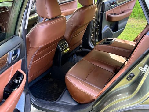 Used 2017 Subaru Outback 2.5i Touring AWD/4WD image 10