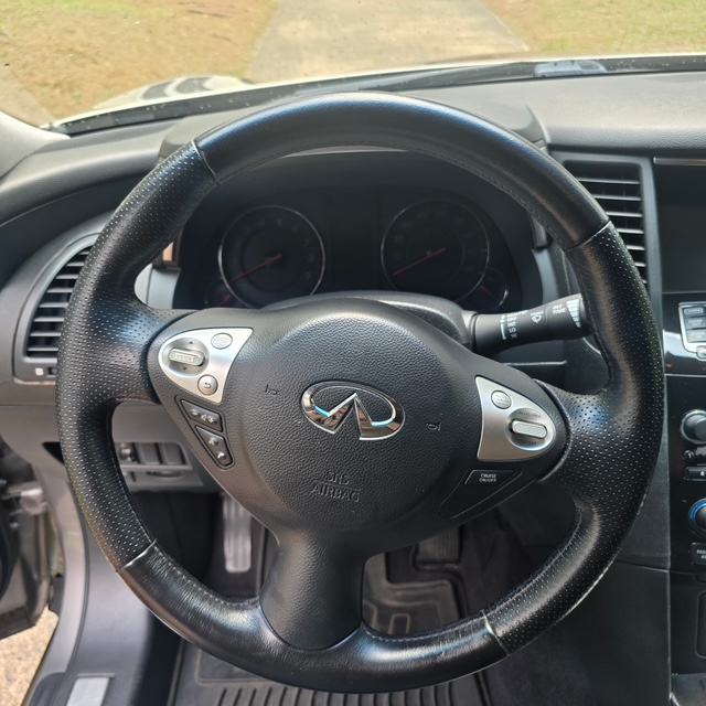 Used 2011 INFINITI FX35 AWD w/ Premium Pkg image 9