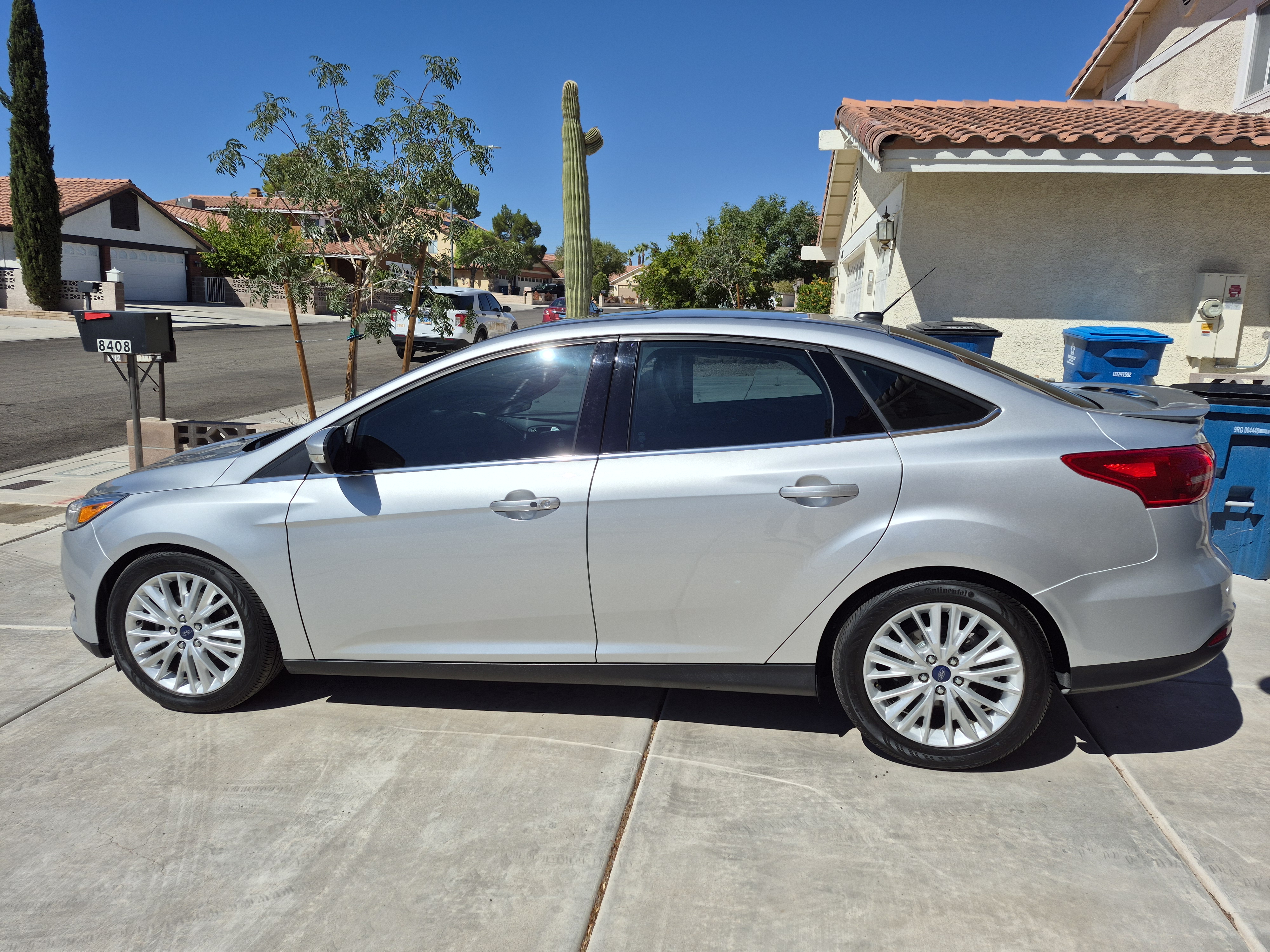 Used 2018 Ford Focus Titanium FWD image 2