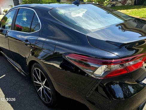 Used 2022 Toyota Camry SE FWD image 11