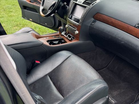 Used 2011 Lexus LS 460 w/ Touring Edition RWD image 15