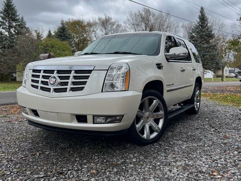 Used 2007 Cadillac Escalade AWD w/ Information Package image 4