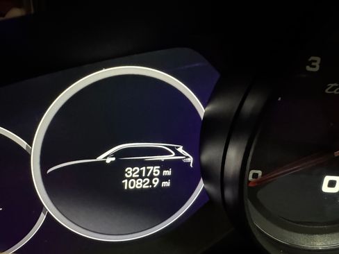 Used 2023 Porsche Cayenne Turbo image 2