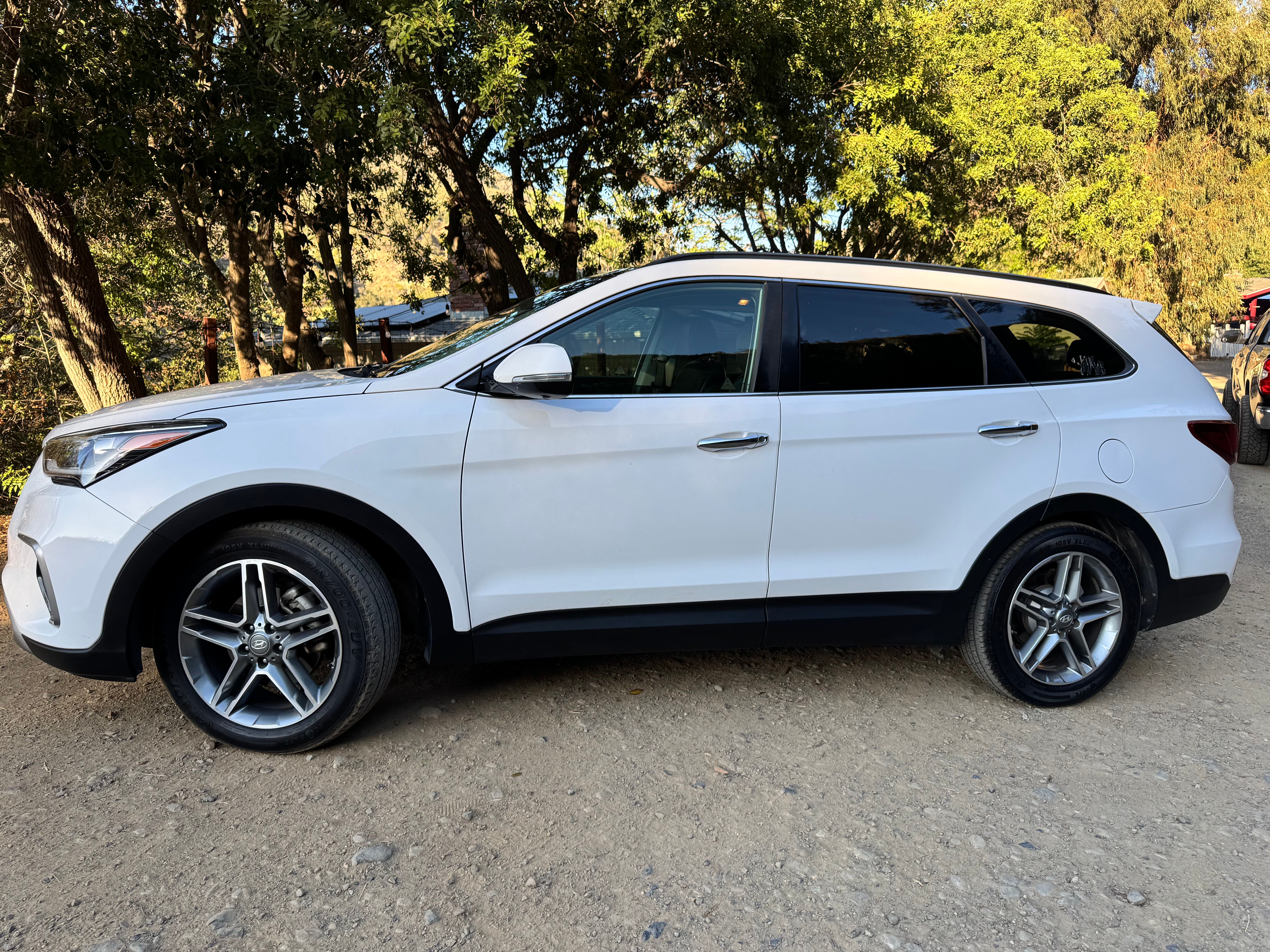 Used 2017 Hyundai Santa Fe FWD image 5
