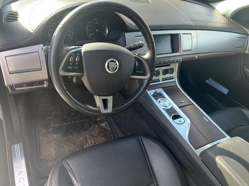 Used 2013 Jaguar XF image 8