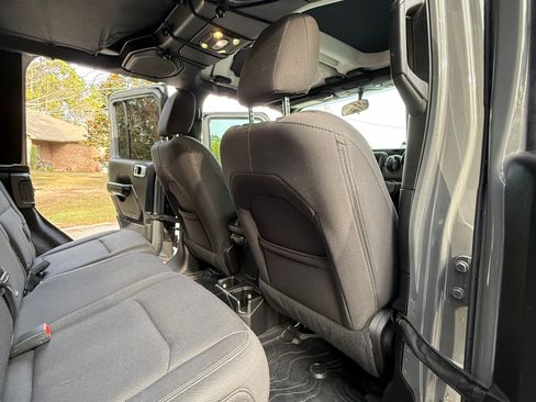 Used 2019 Jeep Wrangler Unlimited Sport S image 6