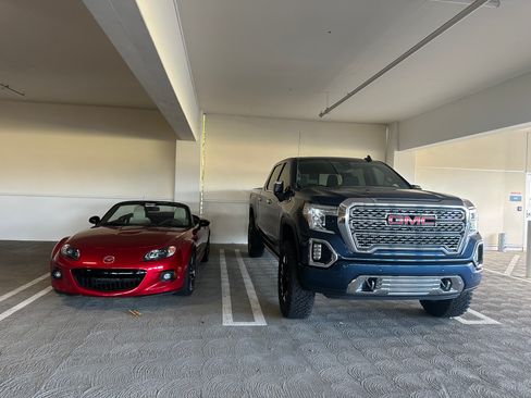 Used 2015 MAZDA MX-5 Miata 25th Anniversary Edition RWD image 4