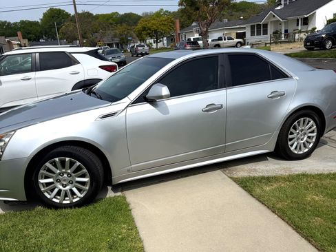 Used 2010 Cadillac CTS Luxury RWD image 1