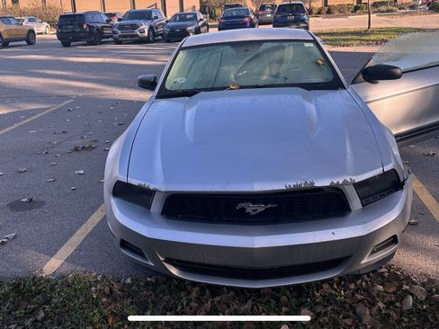 Used 2010 Ford Mustang Coupe image 9