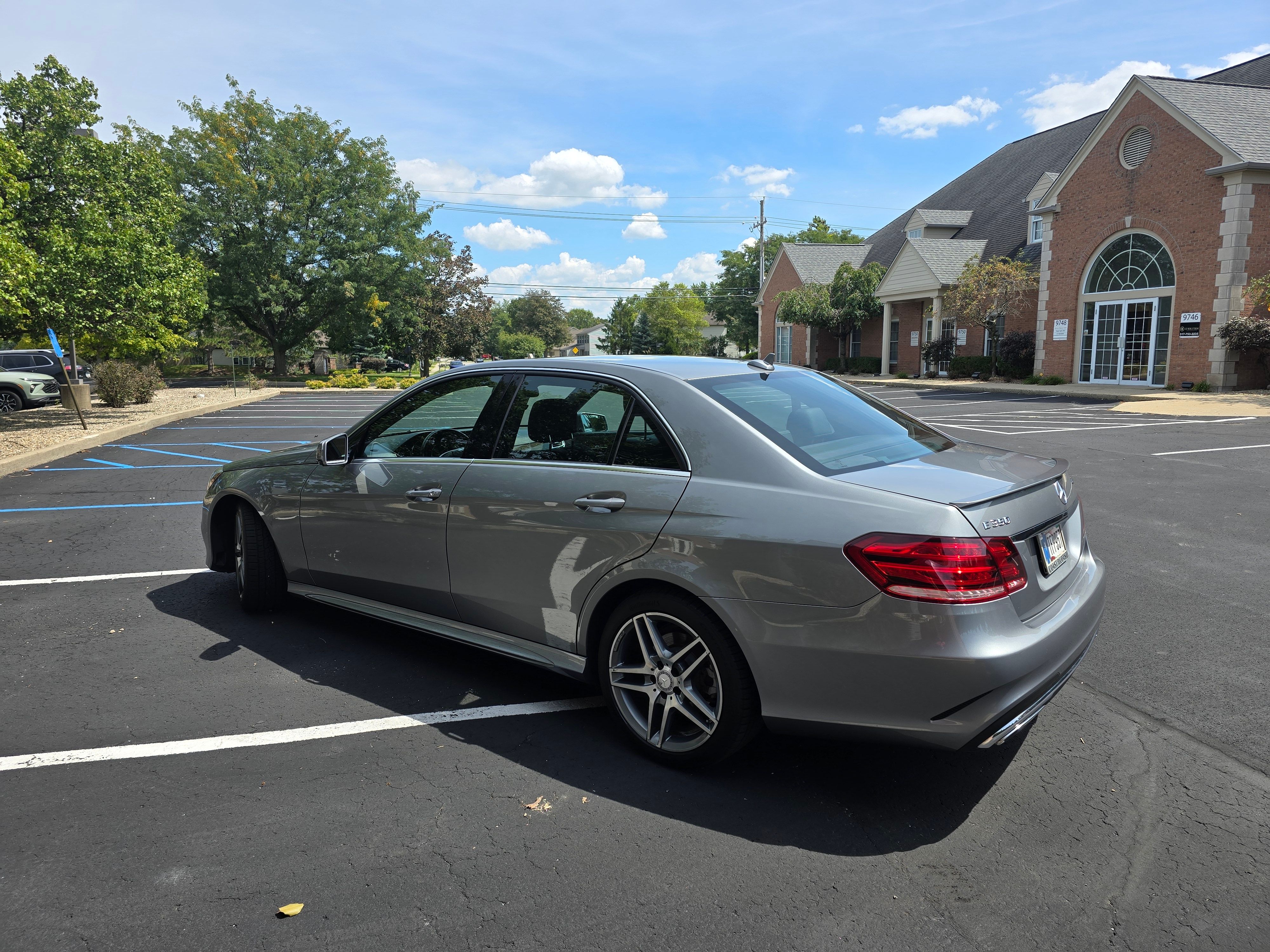 Used 2014 Mercedes-Benz E 350 4MATIC Sedan image 4