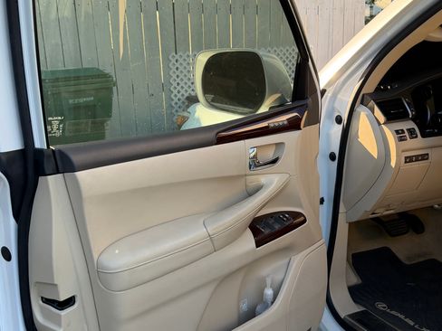 Used 2014 Lexus LX 570 4WD image 23