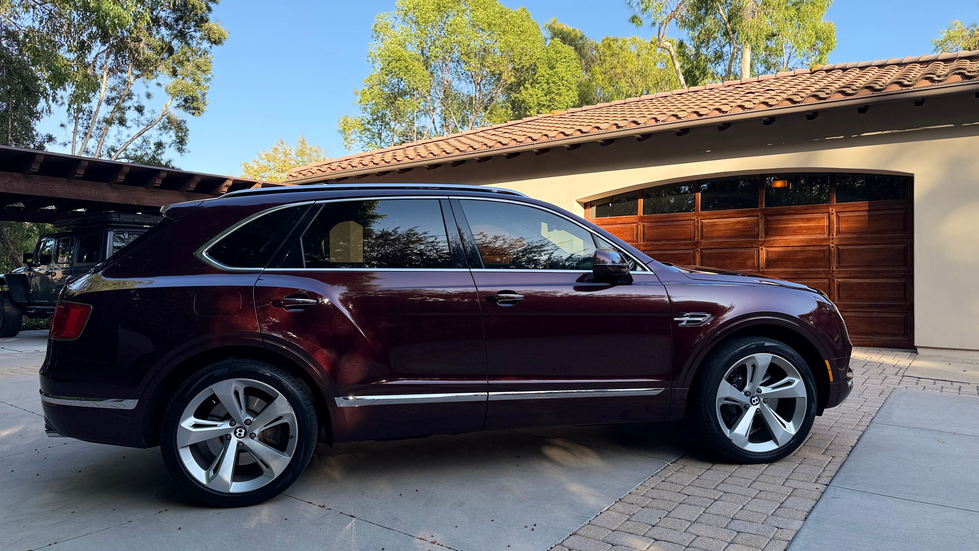 Used 2019 Bentley Bentayga AWD/4WD image 19