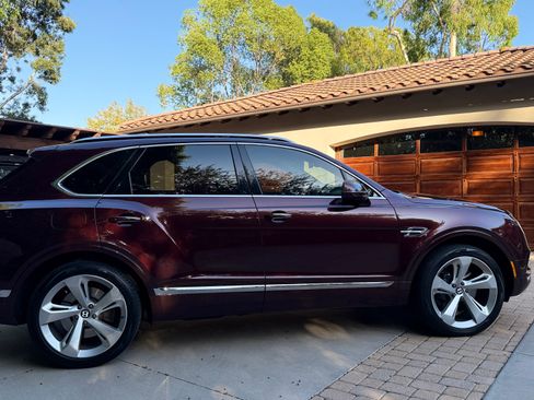 Used 2019 Bentley Bentayga AWD/4WD image 19
