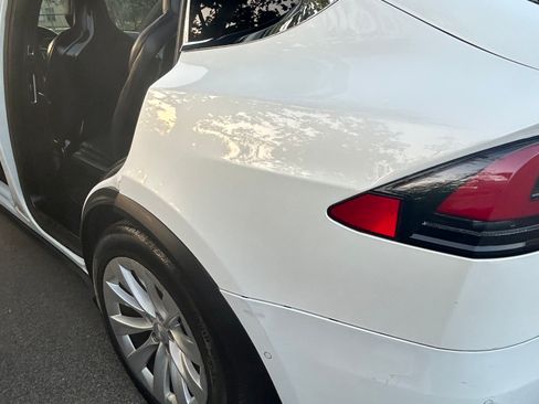 Used 2016 Tesla Model X 60D image 4