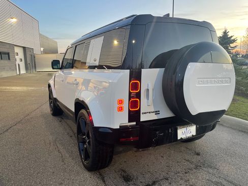 Used 2023 Land Rover Defender 110 X-Dynamic SE image 5