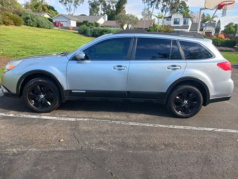Used 2012 Subaru Outback 3.6R Limited w/ Moonroof Pkg image 1