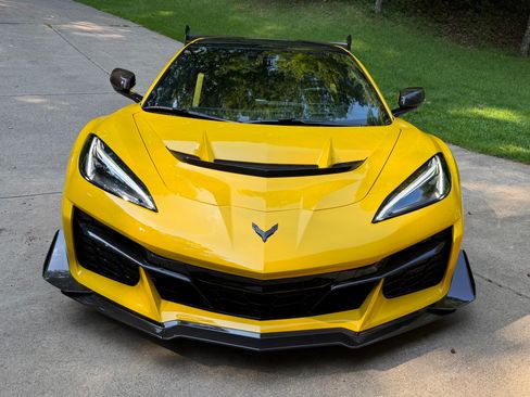 Used 2026 Chevrolet Corvette ZR1 w/ ZR1 Carbon Fiber Aero Package RWD image 2