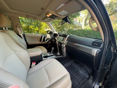 Used 2021 Toyota 4Runner SR5 Premium image 10