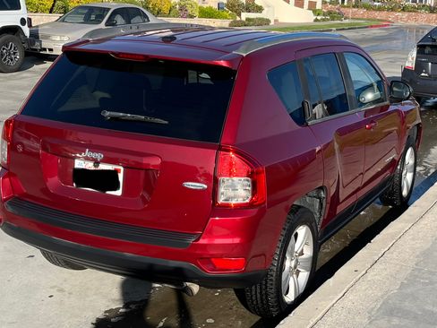 Used 2012 Jeep Compass Latitude w/ Sun/Sound Group FWD image 8