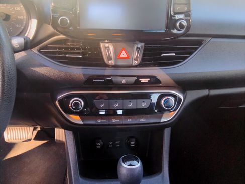 Used 2018 Hyundai Elantra GT image 10