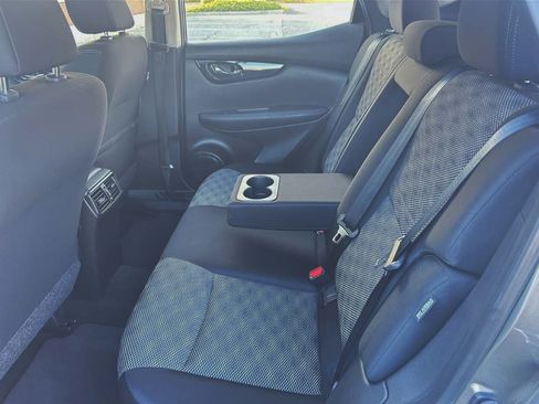 Used 2021 Nissan Rogue Sport SV image 9