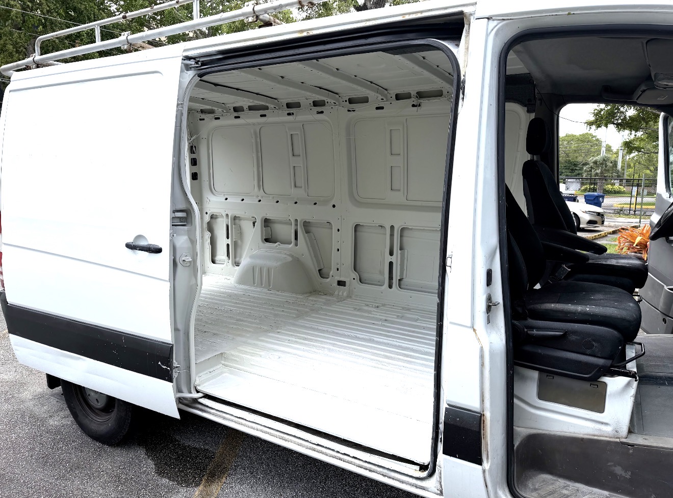 Used 2016 Mercedes-Benz Sprinter 2500 image 14