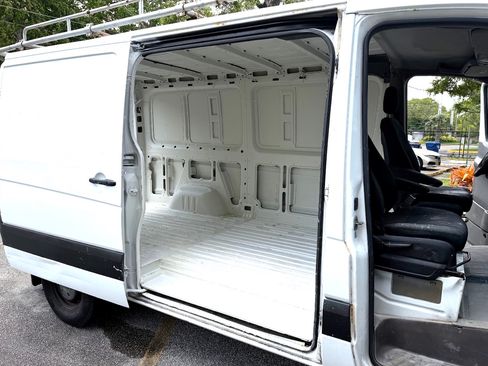 Used 2016 Mercedes-Benz Sprinter 2500 image 14