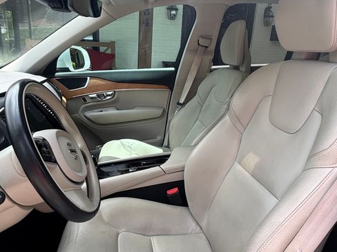 Used 2021 Volvo XC90 T6 Momentum w/ Climate Package AWD/4WD image 8