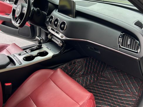 Used 2021 Kia Stinger GT1 image 9