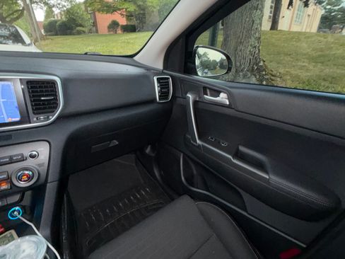Used 2020 Kia Sportage LX w/ LX Popular Package AWD/4WD image 2